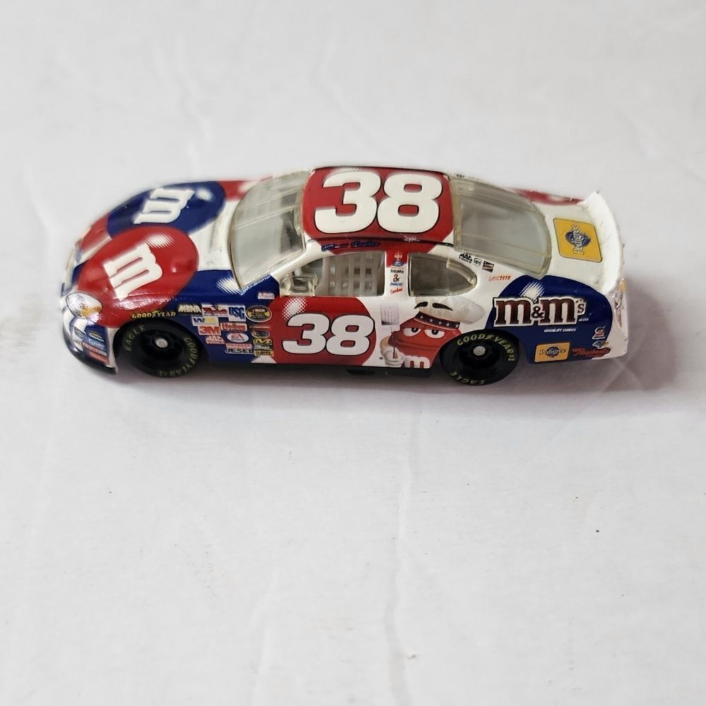 Action Elliott Sadler #38 M&M's 4th of July 2004 Taurus 1:64 Scale Nascar